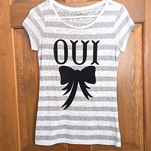 Express Oui tee. Size XS.